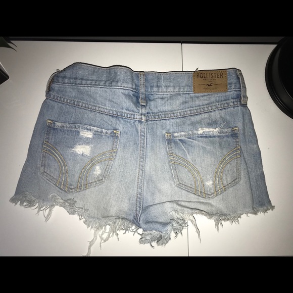 Distressed high waisted jean shorts - Picture 2 of 3